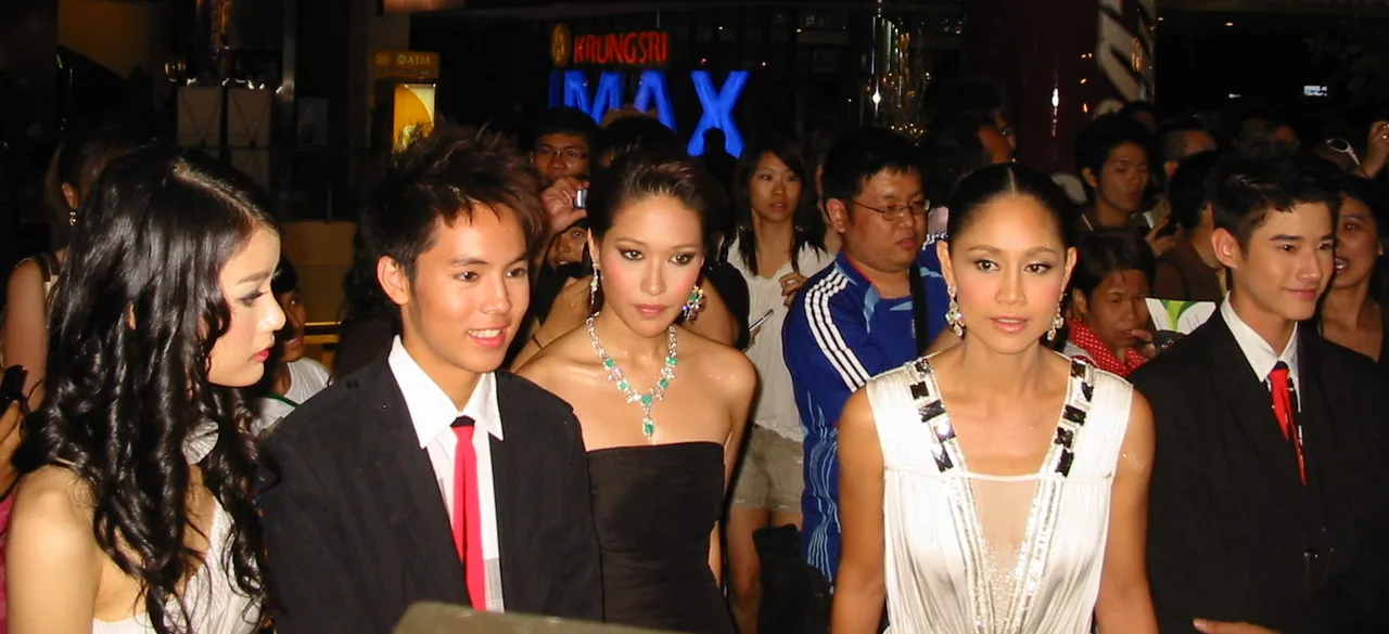 Hình ảnh dàn cast The Love of Siam trong buổi ra mắt phim hồi năm 2007.