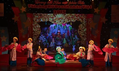 Tiết mục trầu văn “Cô đôi thượng ngàn” của nữ doanh nhân Trương Hương Thuỷ – Thành viên HĐQT công ty Phạm Gia