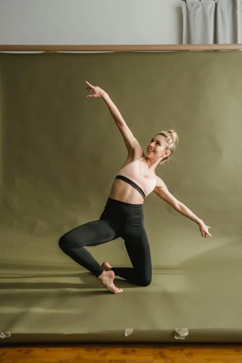 Phụ nữ tuổi 50 tập yoga cải thiện độ dẻo dai