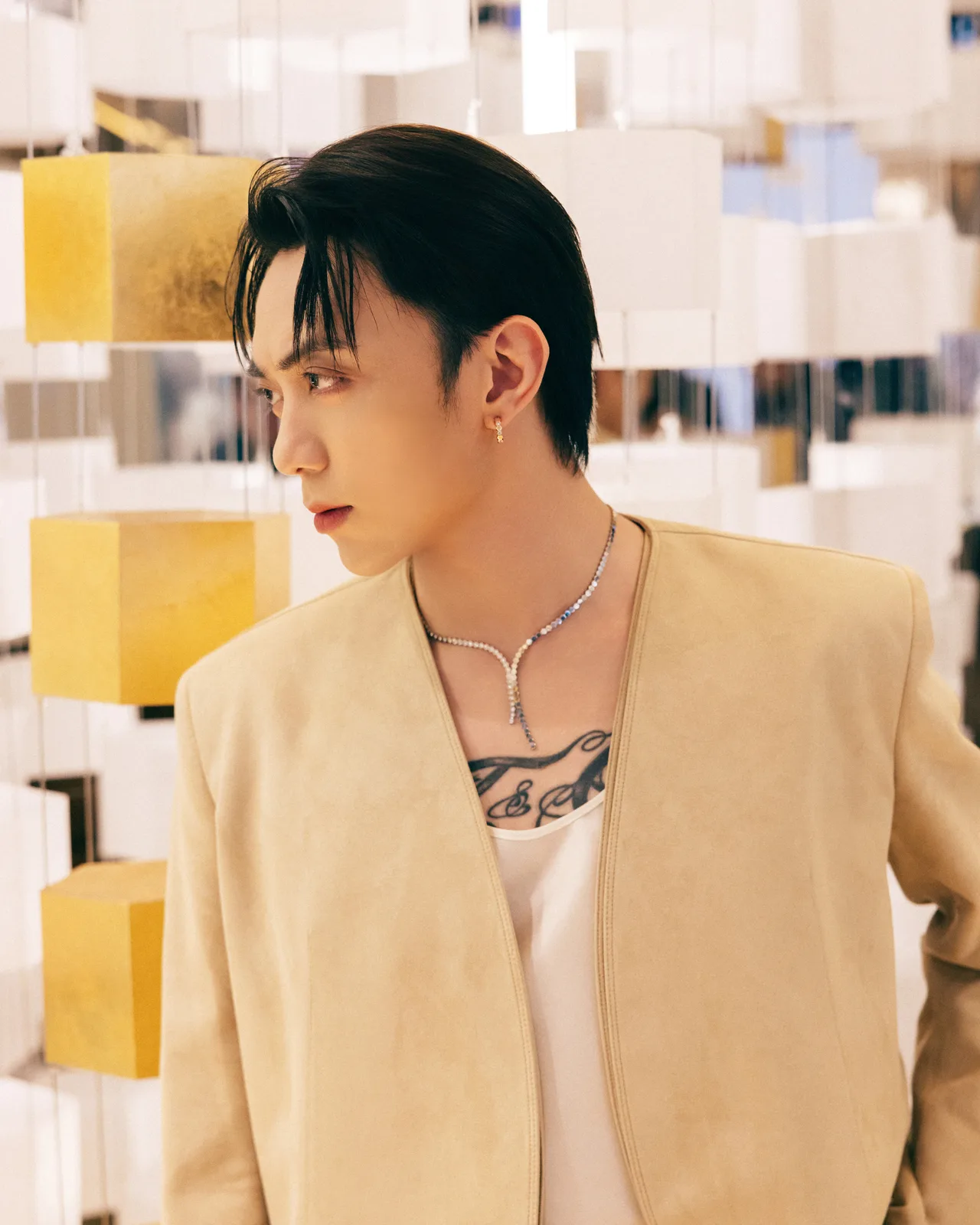 Soobin check in tại sự kiện Bee de Chaumet.