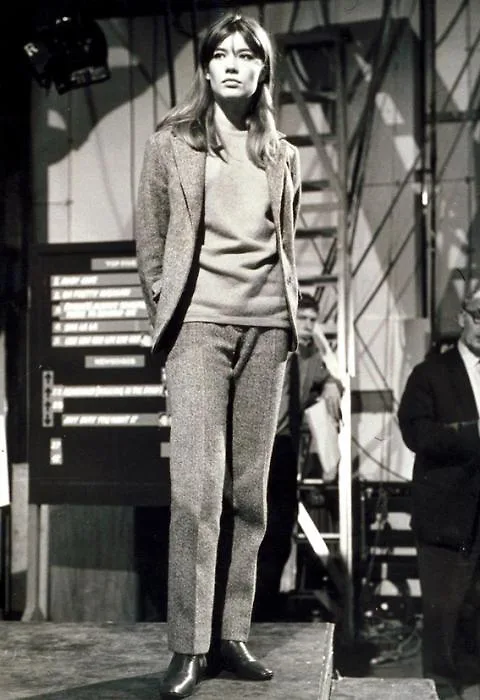 Biểu tượng thời trang đường phố thập niên 60: Francoise Hardy - ELLE.VN
