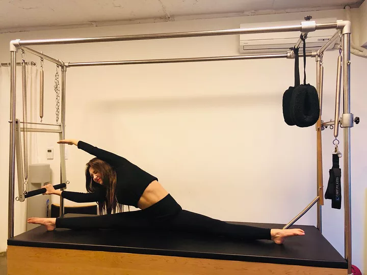 Jeon Somi giữ dáng bằng việc tập Pilates Jeon Somi giữ dáng bằng việc tập Pilates
