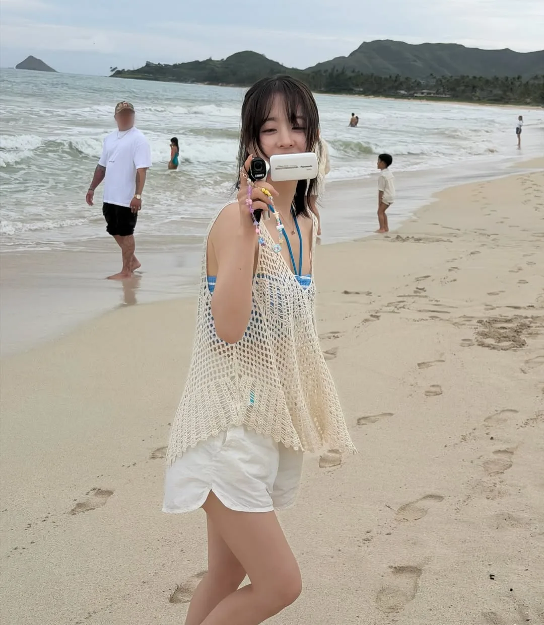 Áo lưới đi biển, tuyệt chiêu mặc đồ bơi quyến rũ nhưng vẫn kín đáo.