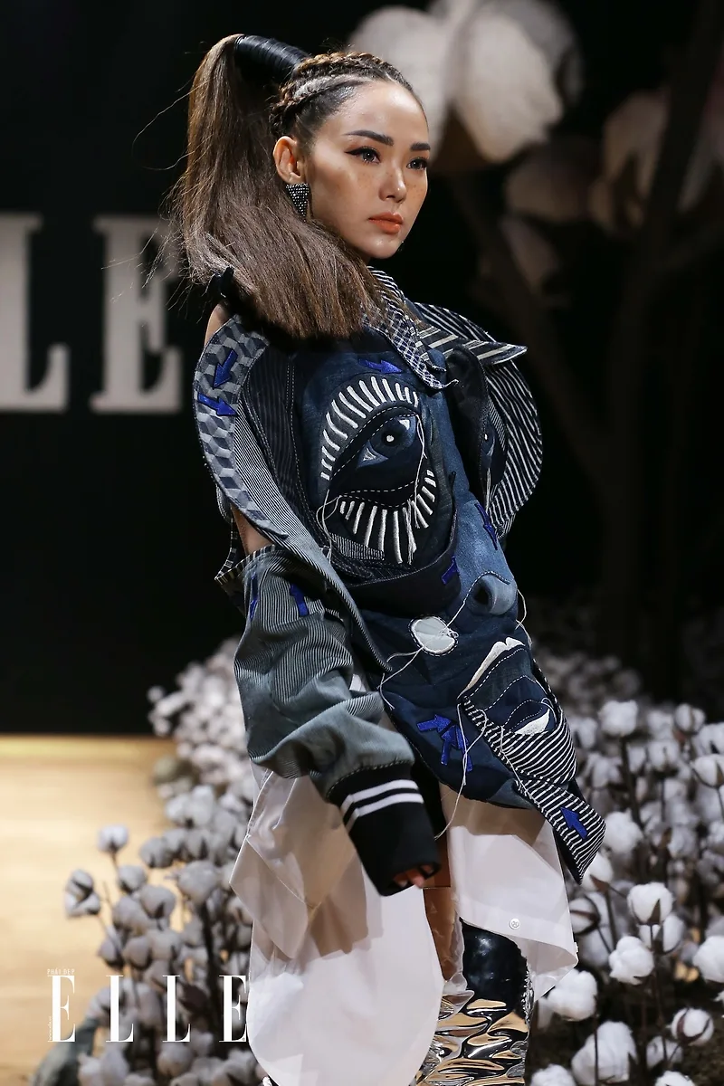 NTK Võ Công Khanh mang đến sự tươi vui với BST "Giấc mơ của Lily" tại ELLE Fashion Show NTK Võ Công Khanh mang đến sự tươi vui với BST "Giấc mơ của Lily" tại ELLE Fashion Show