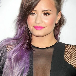 Thoi trang toc Demi Lovato photo