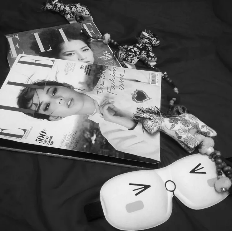Hình Flatlay Tạp chí Phái Đẹp ELLE với #ELLEVietnam