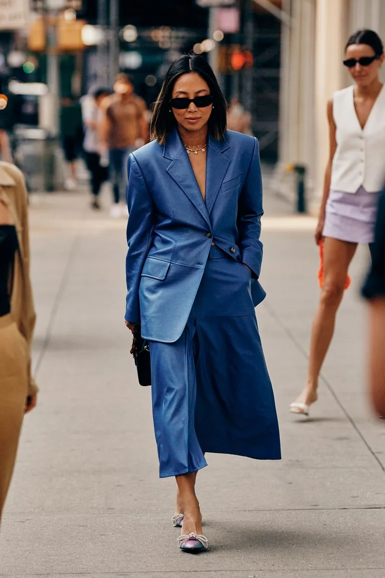 suit da màu xanh lam