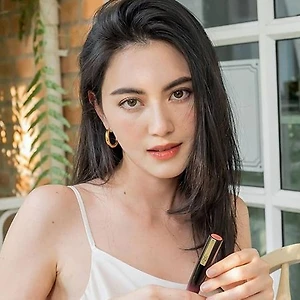 Trang điểm mùa hè lâu trôi