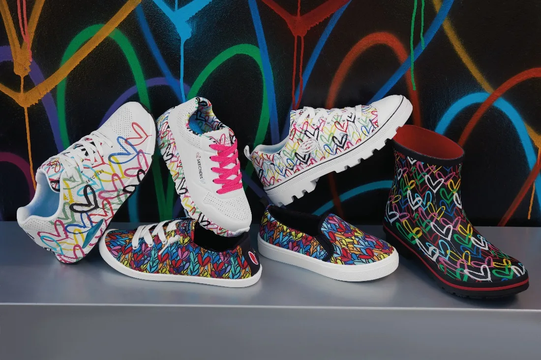 Skechers x JGoldcrown giày thể thao hoạ tiết love walls