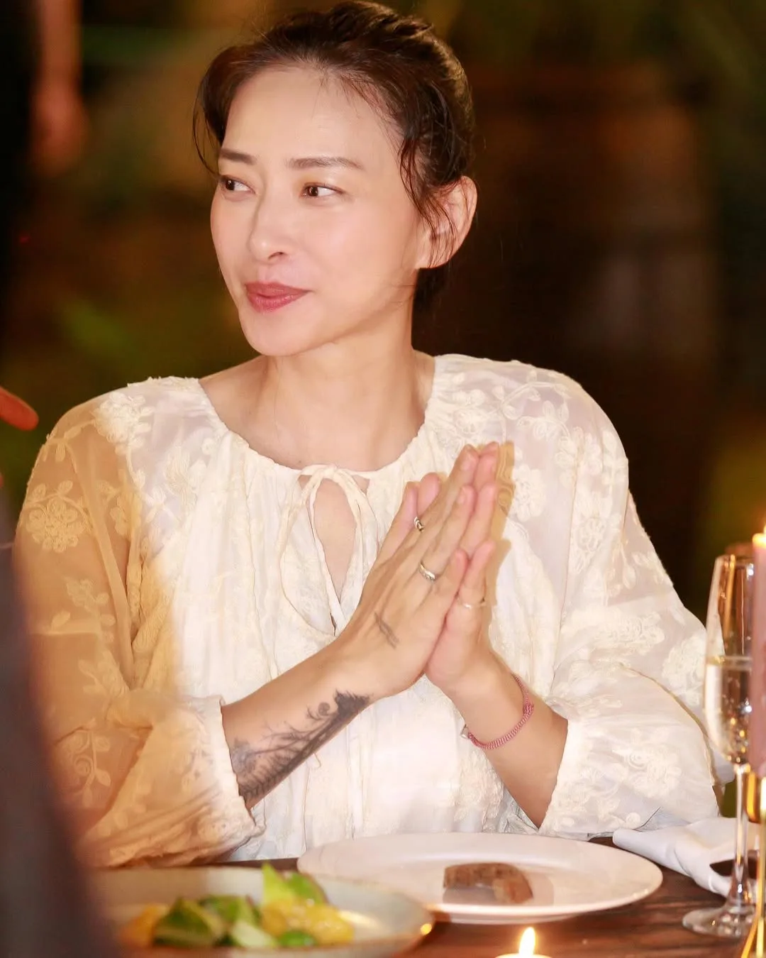 ngô thanh vân diện đầm bầu đơn giản