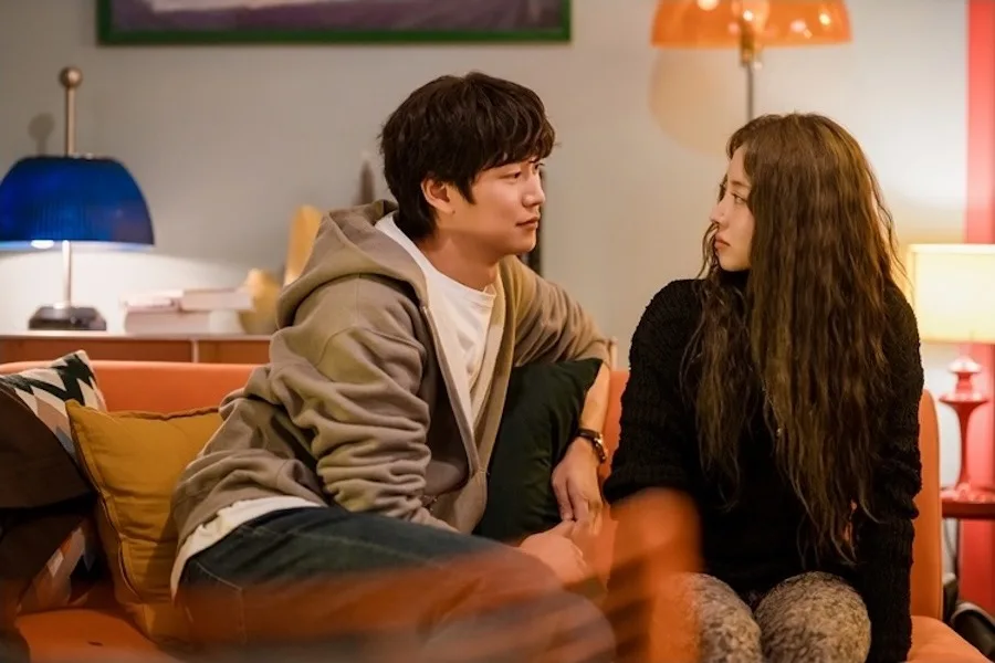 đầm ôm sát của Lee So Young từ Motel California