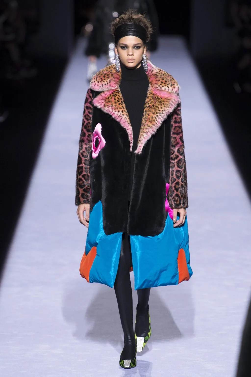 Thương hiệu Tom Ford Ready-to-wear Thu 2018: Thời đại hoàng kim thập niên 80 Thương hiệu Tom Ford Ready-to-wear Thu 2018: Thời đại hoàng kim thập niên 80