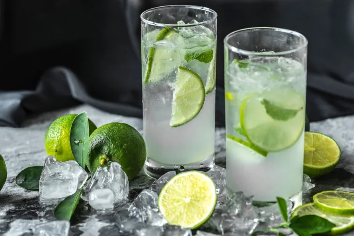 Nước chanh tươi giải nhiệt cho mùa Hè. Nước chanh tươi giải nhiệt cho mùa Hè.