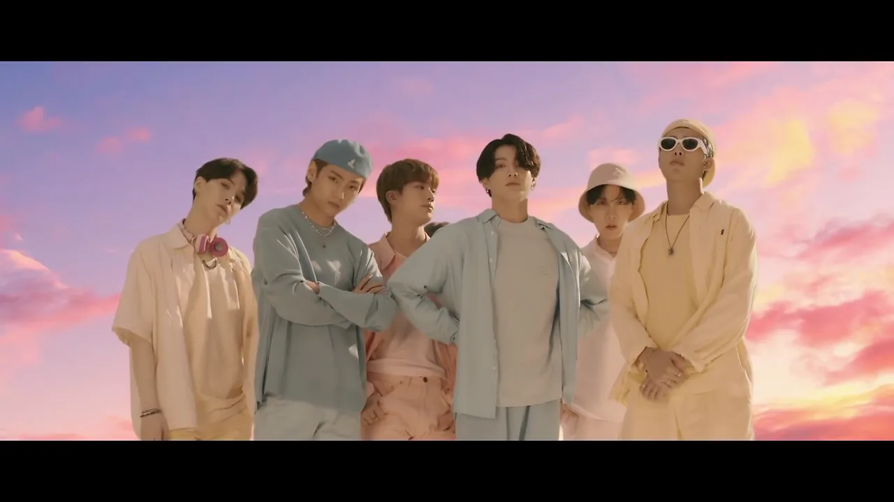bts mặc trang phục màu pastel đầu mv dynamite