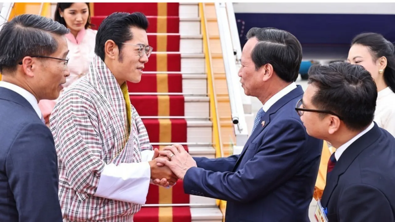 Quốc vương Bhutan King Jigme Khesar Namgyel Wangchuck cùng hoàng hậu trong chuyến viếng thăm Việt Nam vào ngày 18/8. (Ảnh: Vietnamplus)