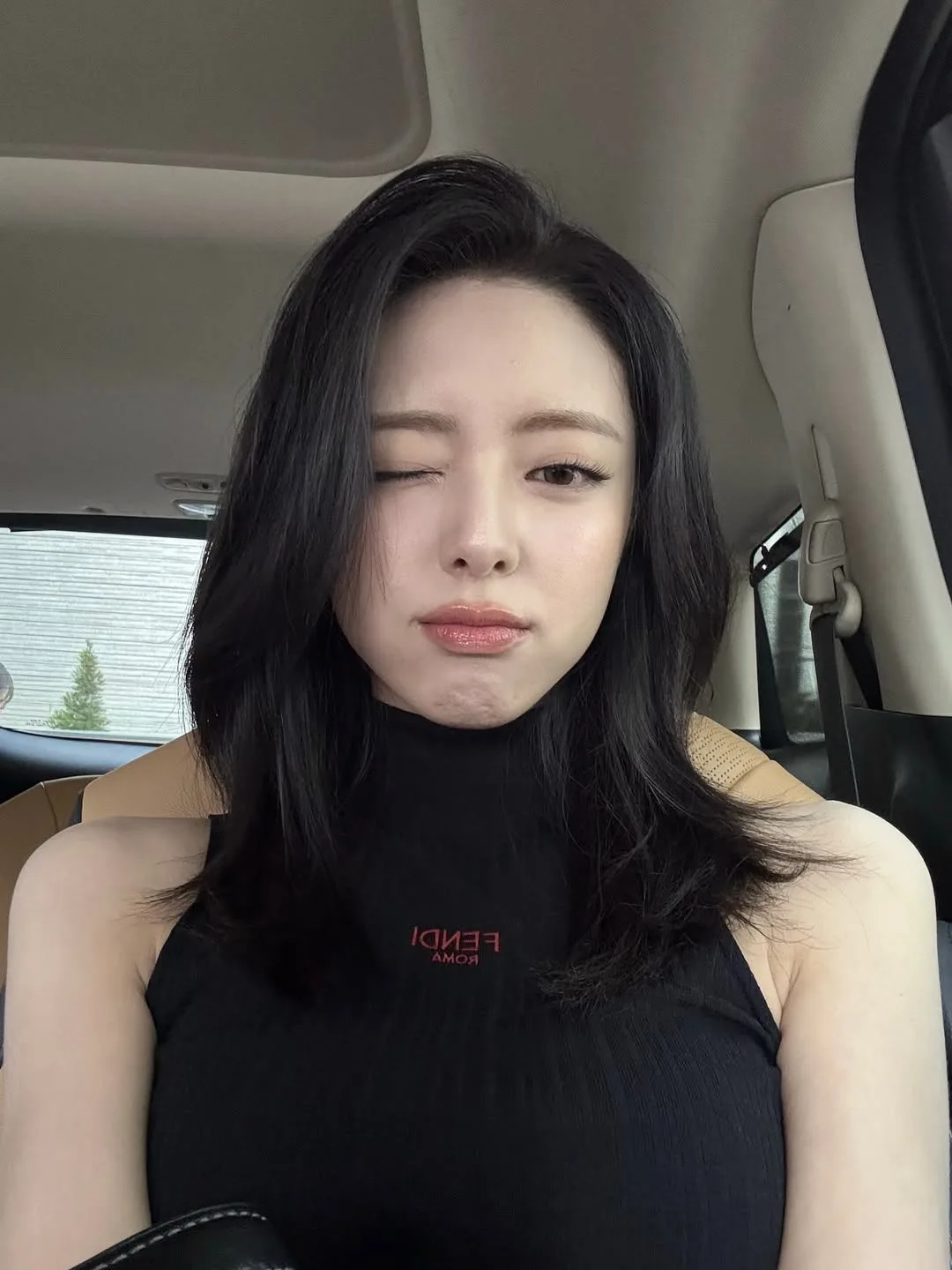 Yuna nháy mắt da trắng