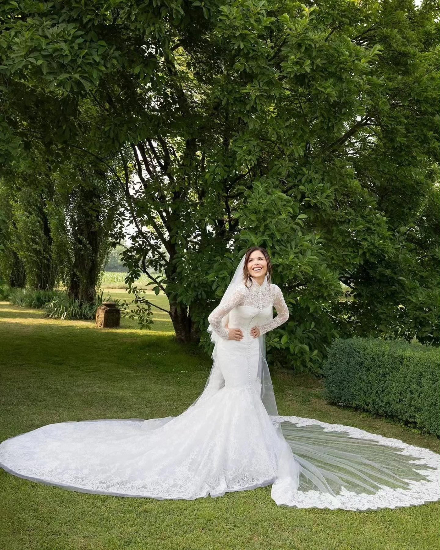 váy cưới Lauren Sánchez