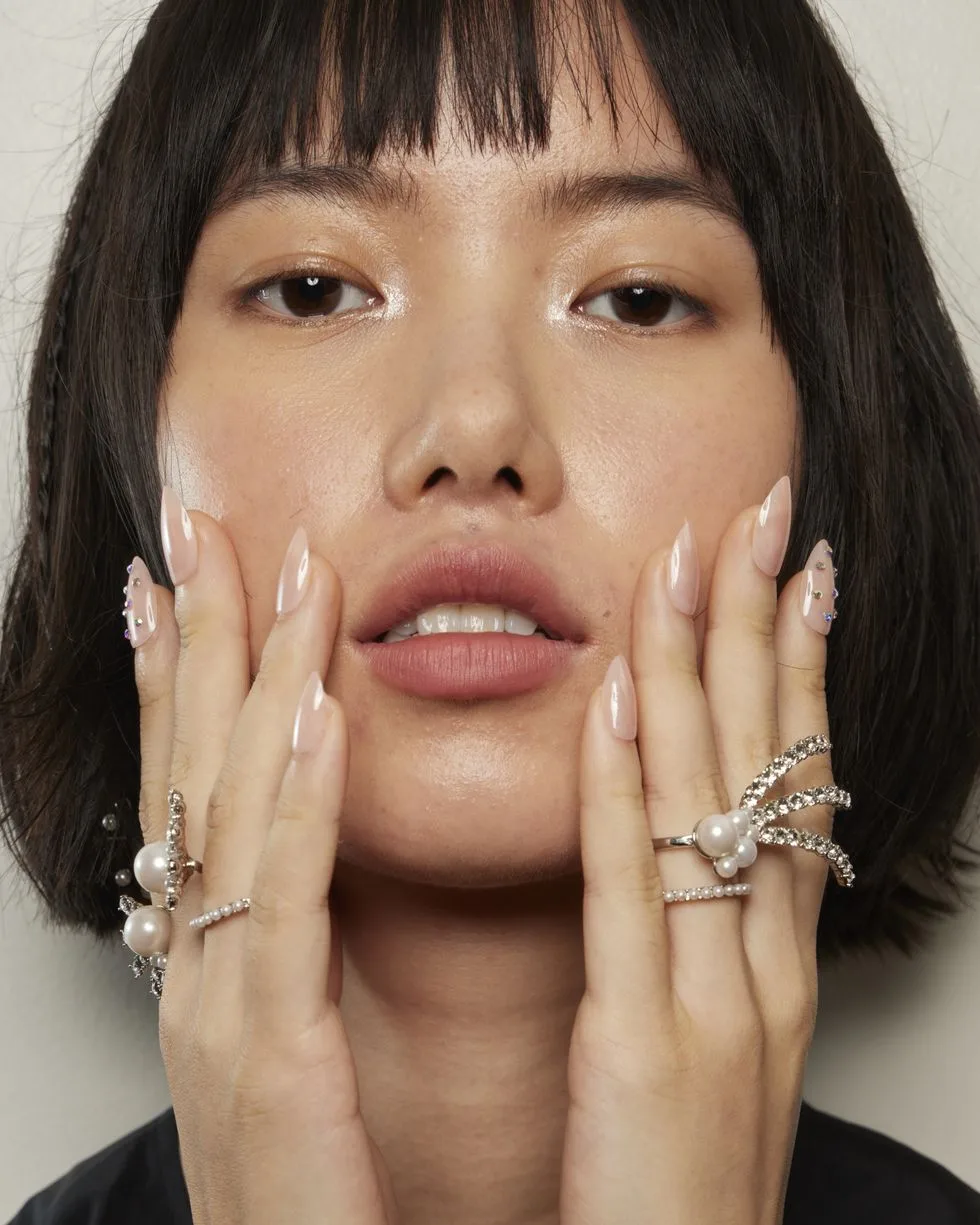 xu hướng nail đẹp 2023 Glazed-donut Nails (bánh Donut phủ đường)