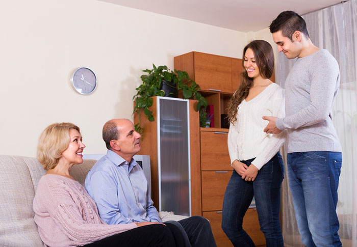 Sau khi giới thiệu với bạn bè của anh ấy xong, anh ấy sẽ muốn giới thiệu bạn với gia đình của anh ấy