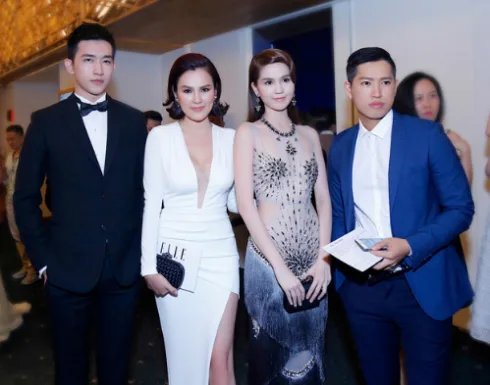 Người đẹp tự tin khoe nét tươi trẻ bên cạnh đàn em là người mẫu Võ Cảnh, Ngọc Trinh. Dù đã là mẹ của ba con nhỏ nhưng Phương Lê vẫn đầy trẻ trung, sành điệu mỗi lần xuất hiện.