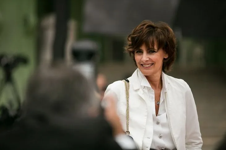 Inès de la Fressange cũng góp mặt trong lễ tri ân Karl for Ever.