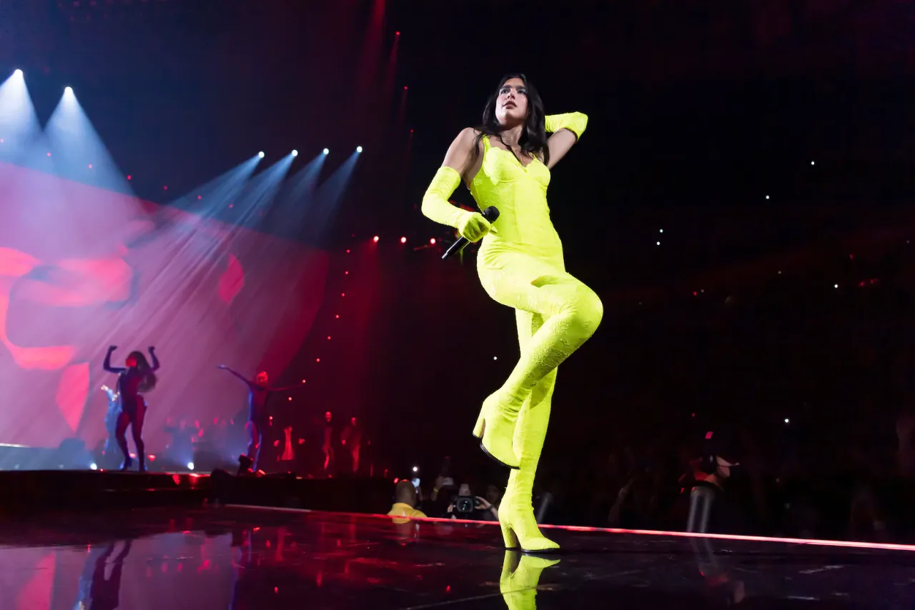 Dua Lipa trong chuyến lưu diễn “Future Nostalgia”, Miami.