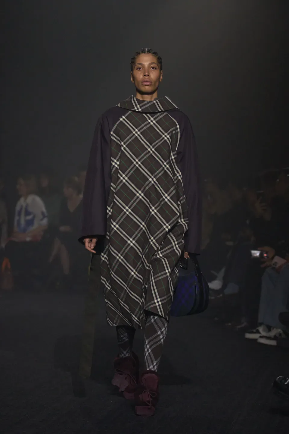 00006-burberry-fall-2023-ready-to-wear-credit-gorunway