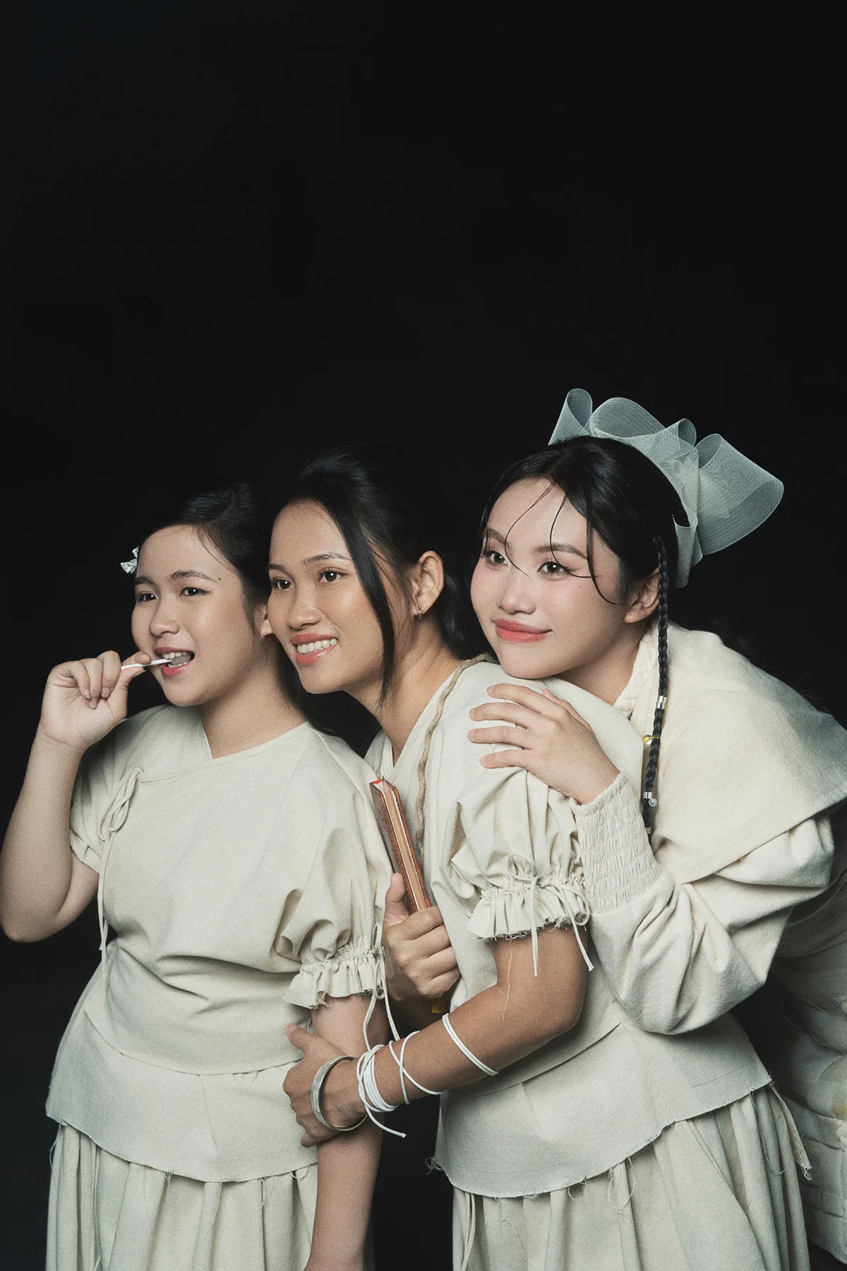 ba nhân vật trong mv phương mỹ chi