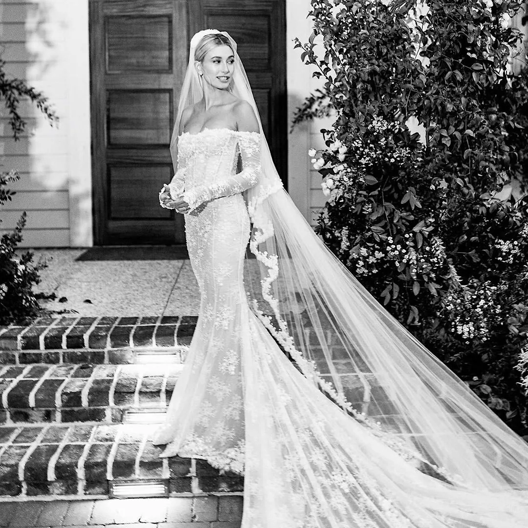 Áo cưới của Hailey Bieber