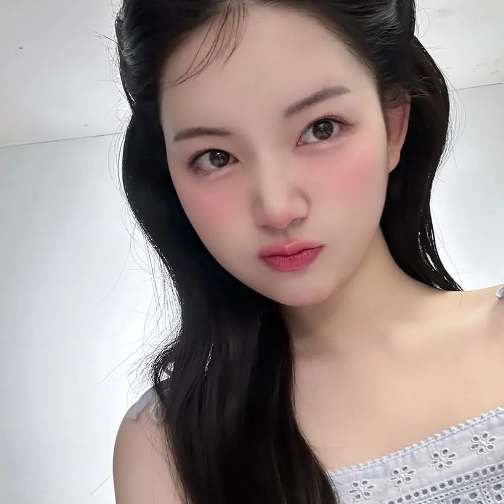 Diễn viên Hàn Quốc kỹ lưỡng chăm sóc da mang lại hiệu quả căng bóng