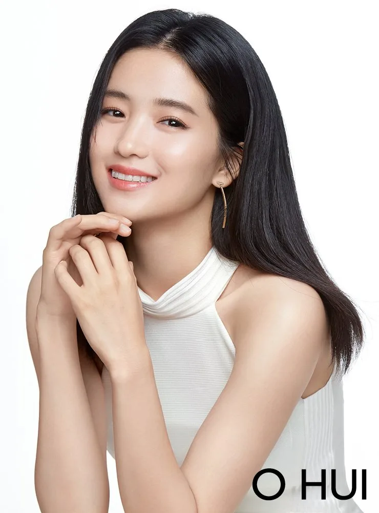 chăm sóc da tối giản cùng Kim Tae Ri