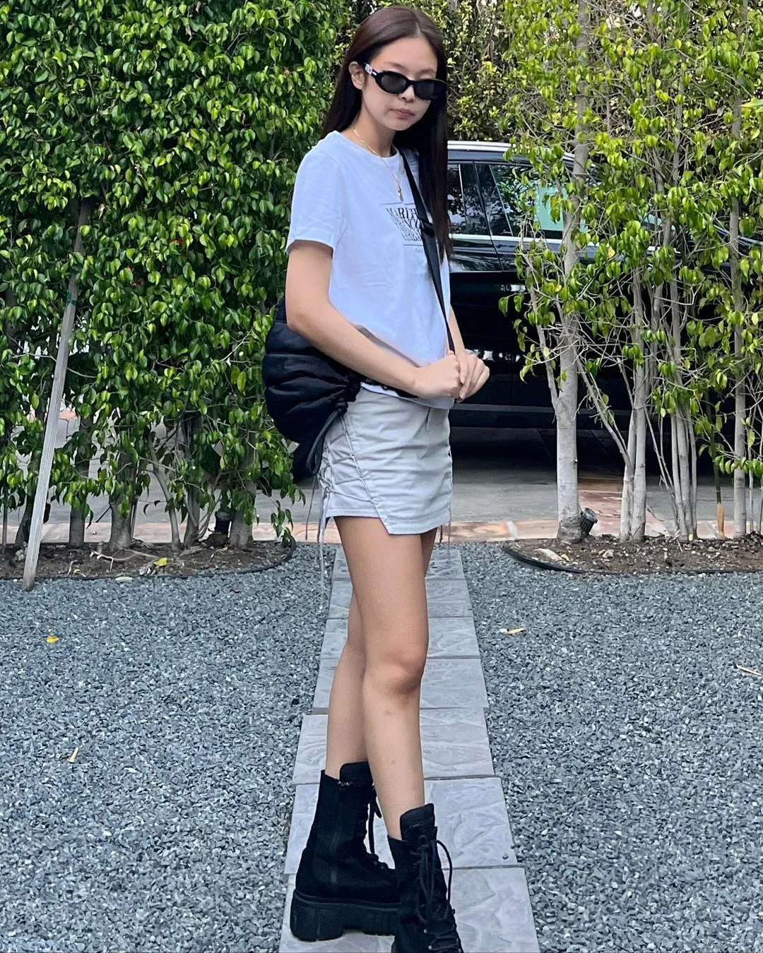 Jennie túi đeo chéo đen