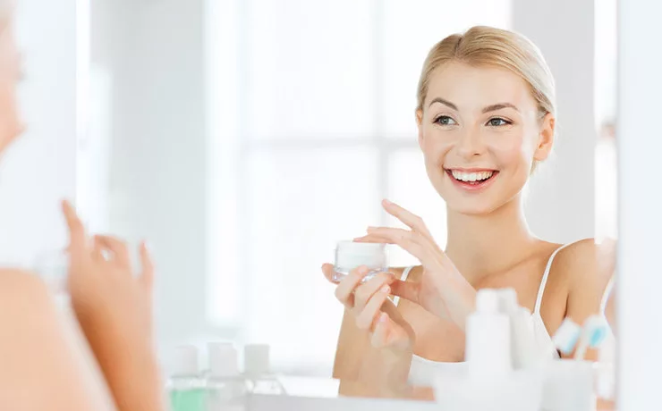 Witch hazel thường được thêm vào nhiều sản phẩm trị mụn và đặc biệt hữu ích cho những người có làn da dầu. sản phẩm cho da mụn