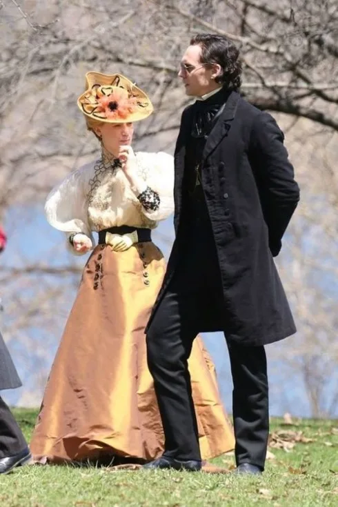 phim_kinh_di_crimsonpeak_lau_dai_dam_mau 13