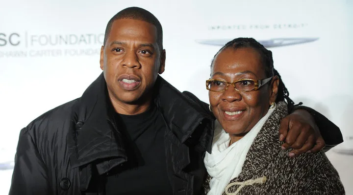 Phản ứng của Jay-Z khi mẹ công khai là người đồng tính Phản ứng của Jay-Z khi mẹ công khai là người đồng tính