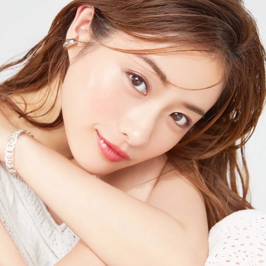 Dưỡng ẩm - bước không thể thiếu trong quy trình chăm sóc da của Ishihara Satomi Dưỡng ẩm - bước không thể thiếu trong quy trình chăm sóc da của Ishihara Satomi