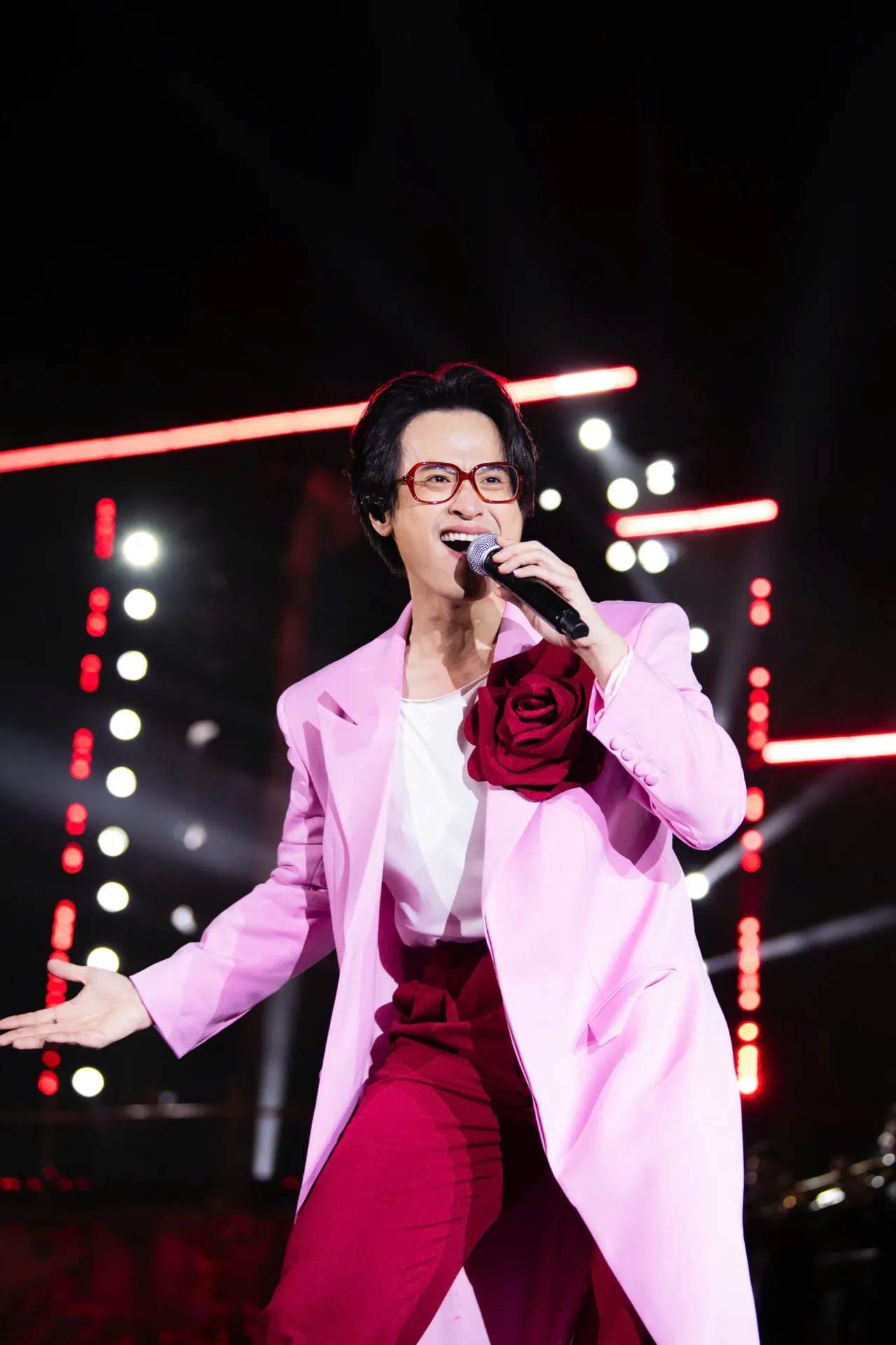 Hà Anh Tuấn Sketch a Rose concert bùng nổ cảm xúc
