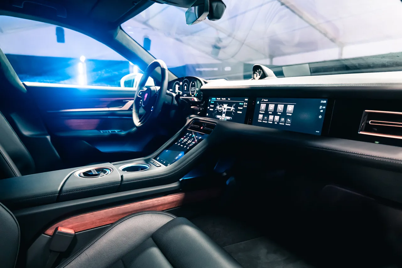 thương hiệu Porsche nội thất của xe thương hiệu Porsche nội thất của xe