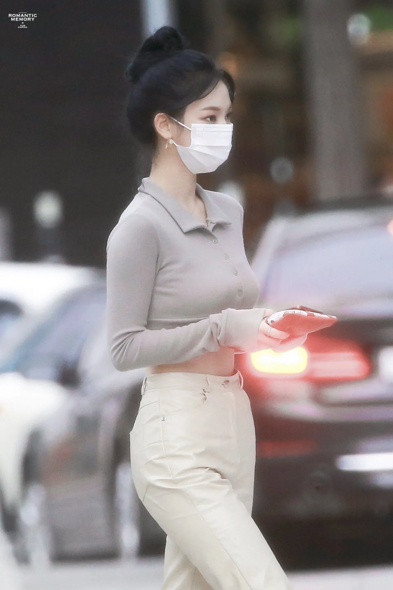 karina aespa croptop tay dài xám