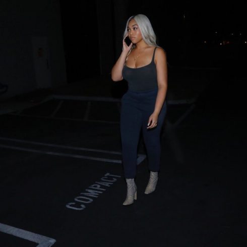 Kayne West biến Paris Hilton thành bản sao của Kim trong chiến dịch quảng bá mới Kayne West biến Paris Hilton thành bản sao của Kim trong chiến dịch quảng bá mới