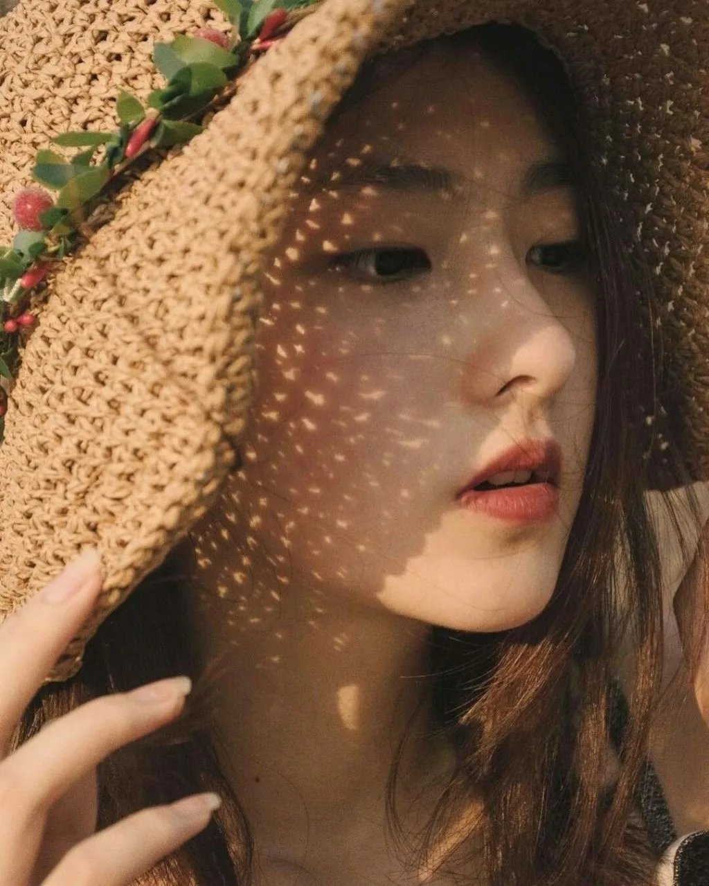 cô gái đội nón che nắng