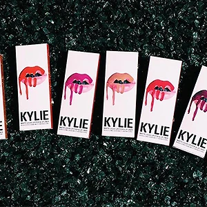 Bộ son nước Lip Kit by Kylie dưới góc nhìn của chuyên gia