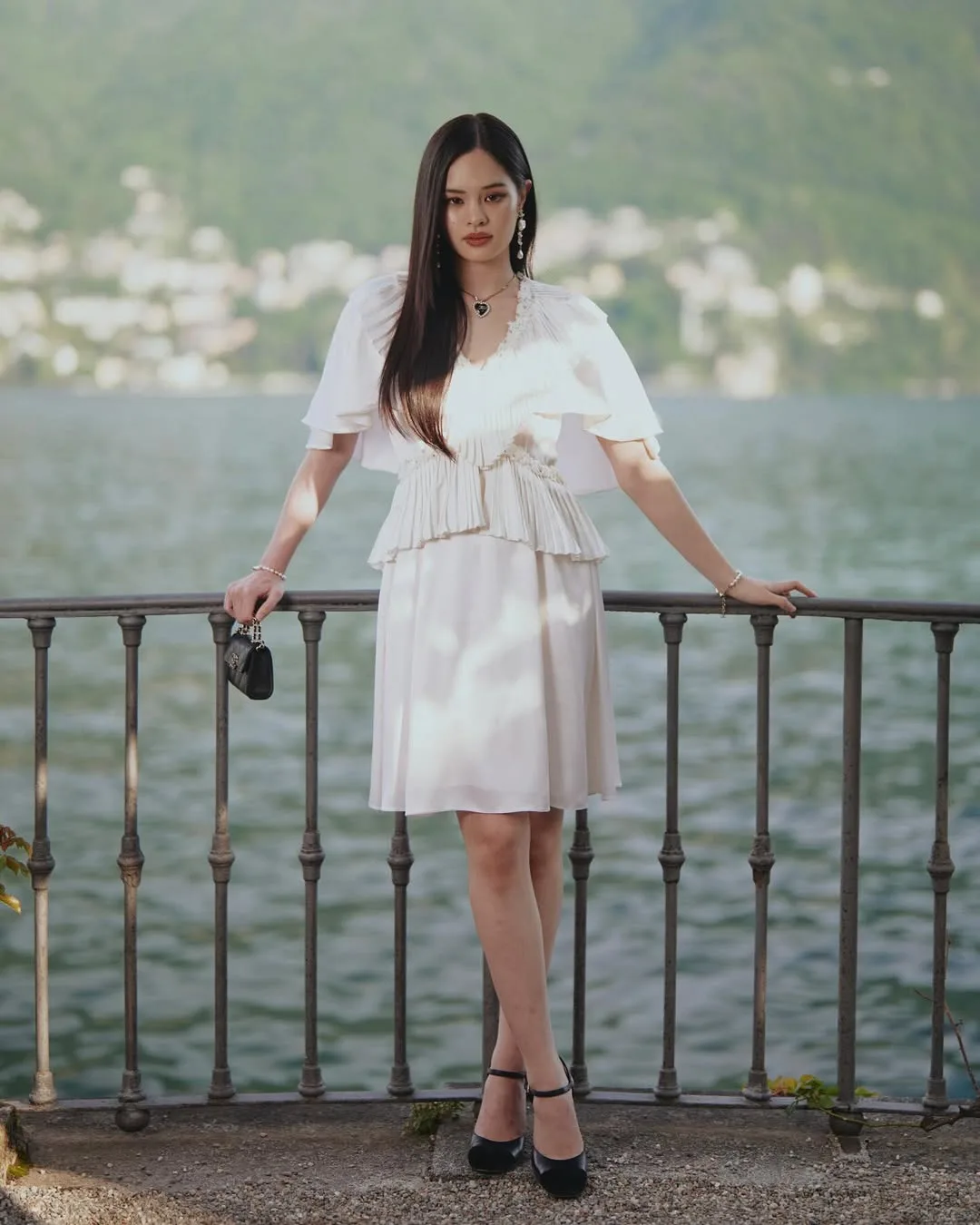 "bông hồng lai" Ally Achiraya diện váy trắng