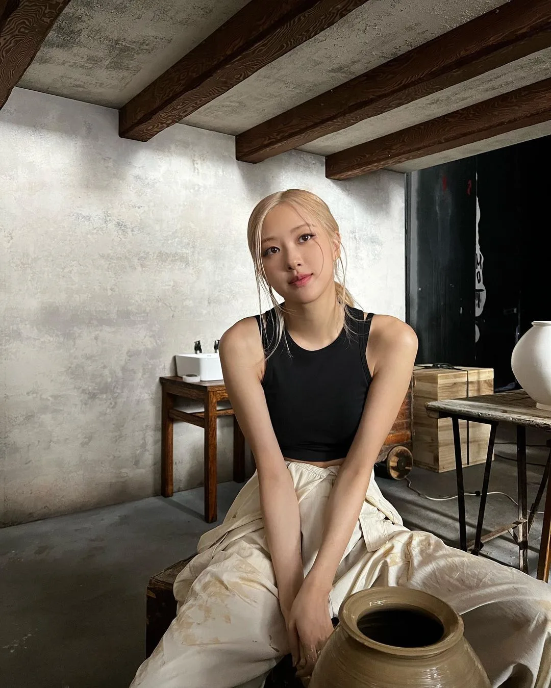 Rose diện tanktop đen