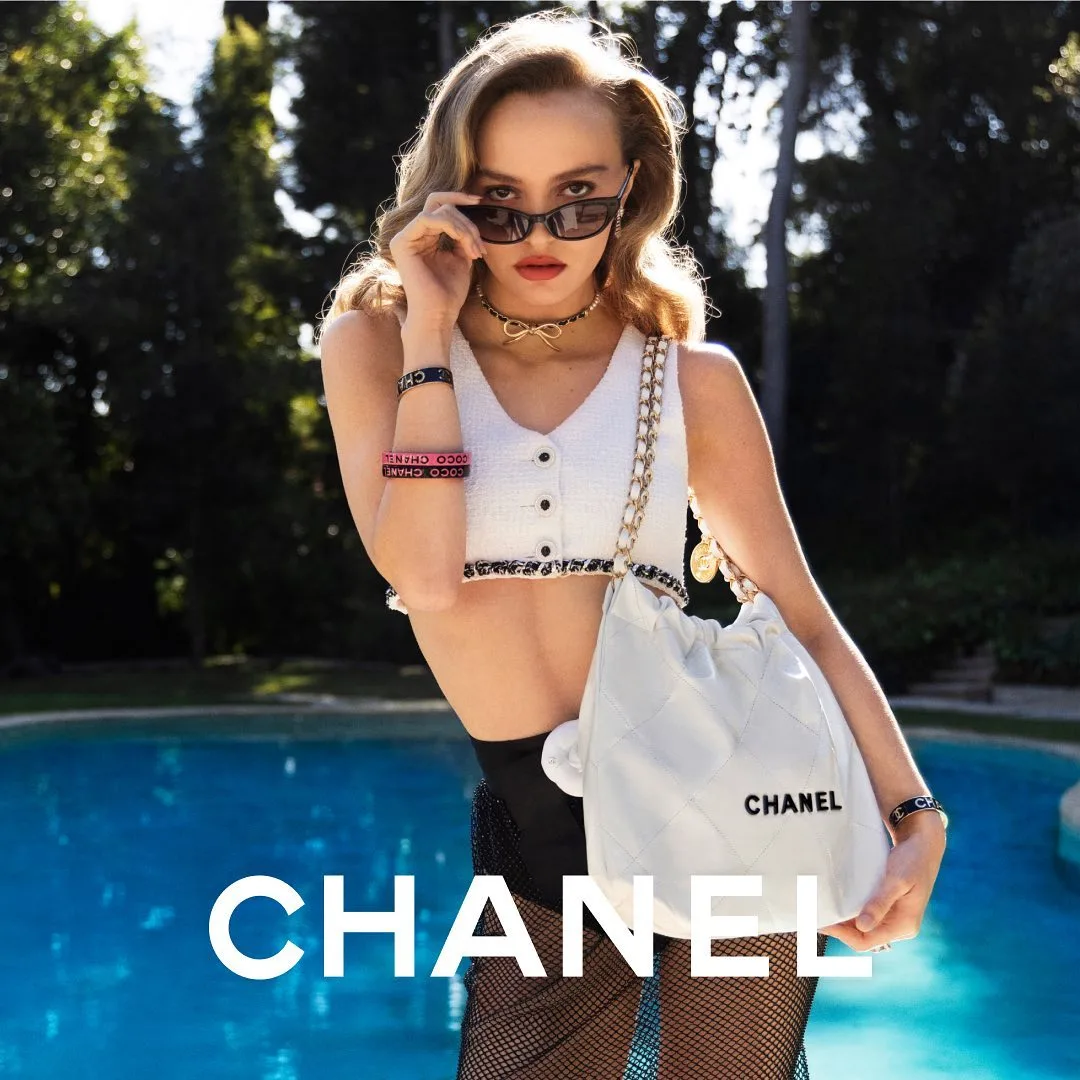 lily rose depp diện túi xách channel