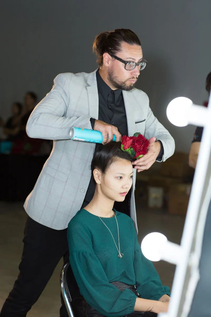 moroccanoil cách tạo kiểu tóc cổ điển người mẫu moroccanoil cách tạo kiểu tóc cổ điển người mẫu