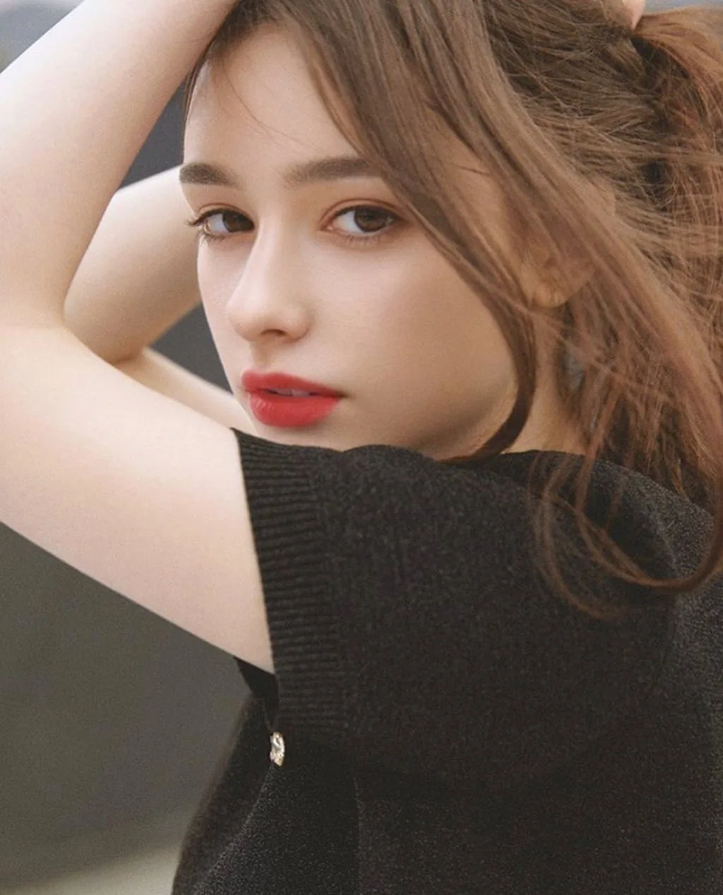 cô gái làm đẹp với sữa dê