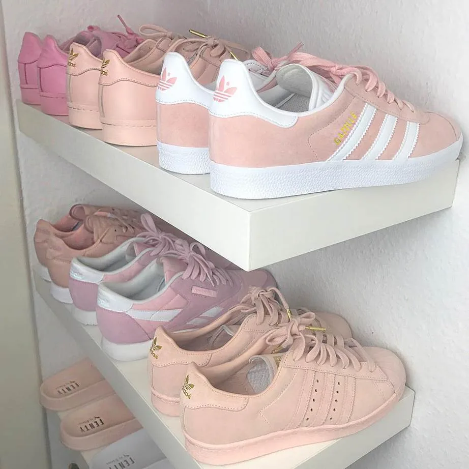 Những cô nàng sở hữu tủ giày sneaker trong mơ của mọi cô gái Những cô nàng sở hữu tủ giày sneaker trong mơ của mọi cô gái