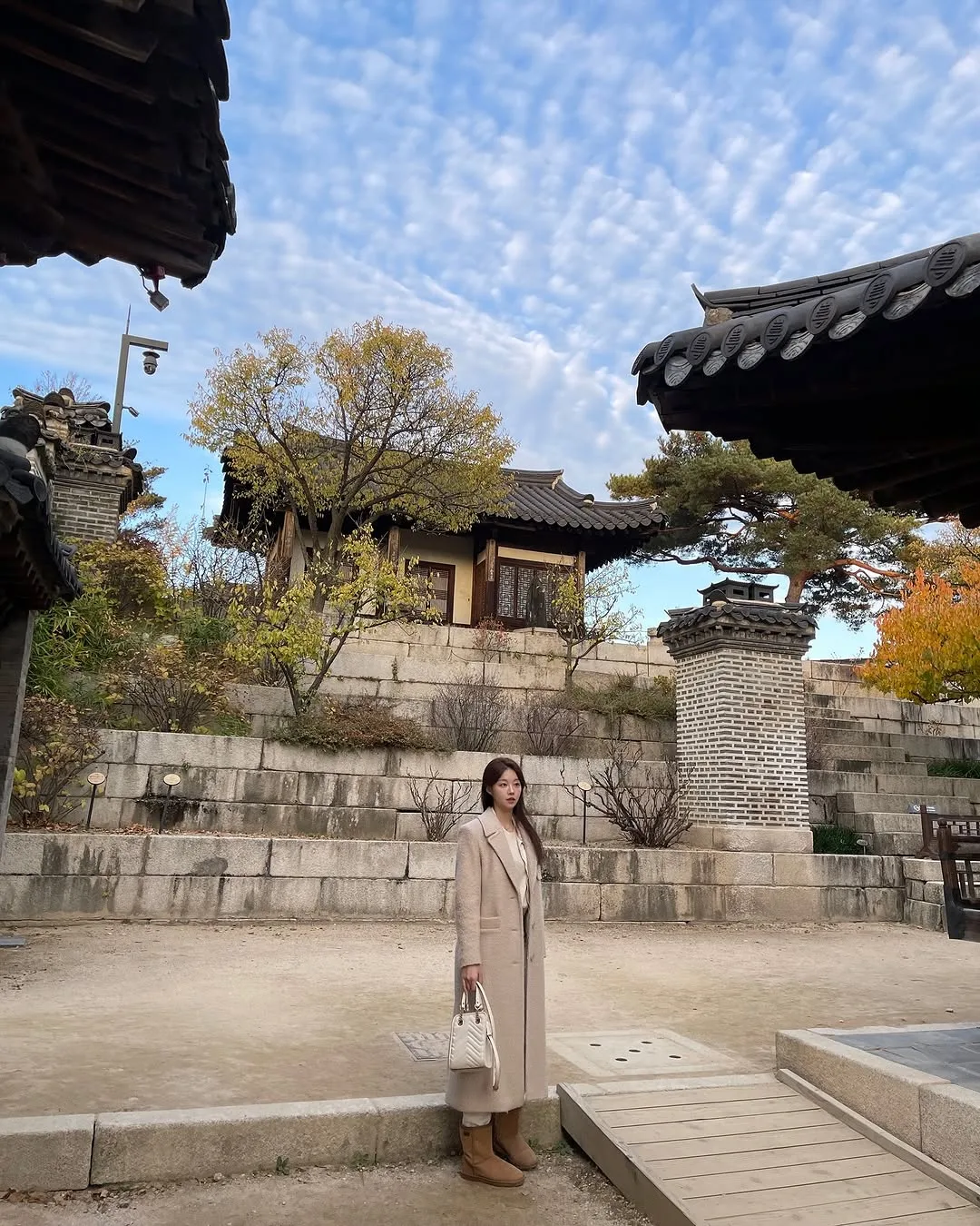trench coat cast nữ Địa Ngục Độc Thân
