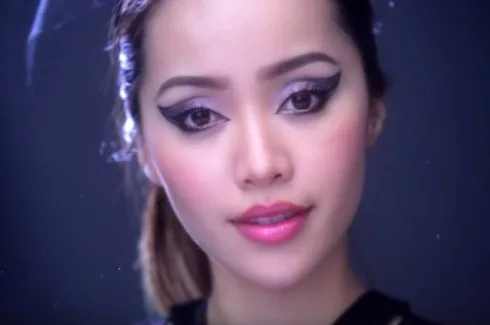 hoc-cach-trang-diem-du-tiec-noi-bat-tu-Michelle-Phan-ellevn-10